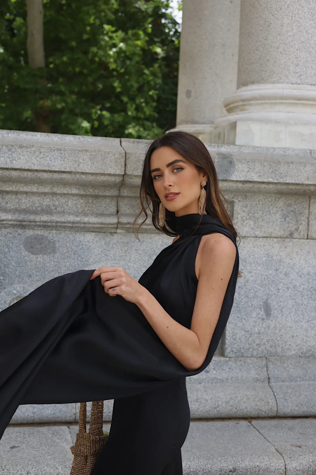 VESTIDO COMPRIDO PRETO COM CAPA
