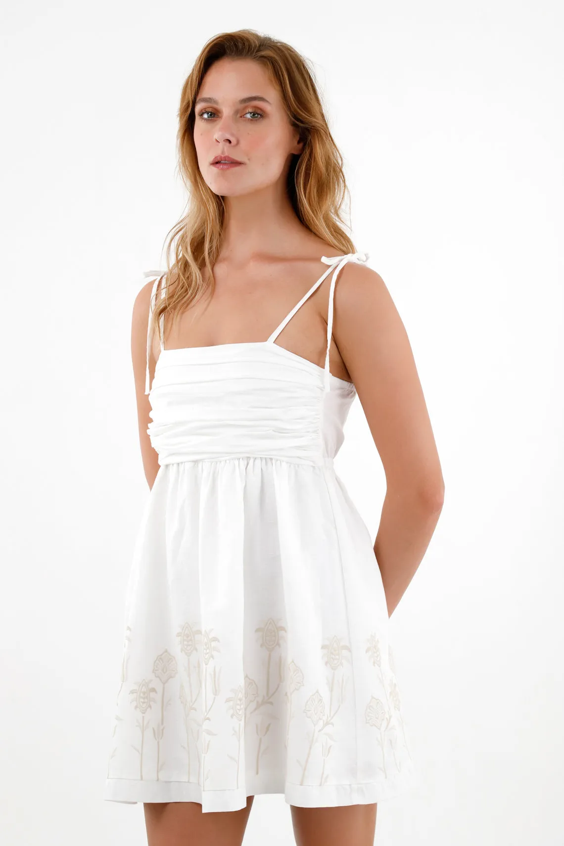 Vestido crudo con apliques bordados para mujer