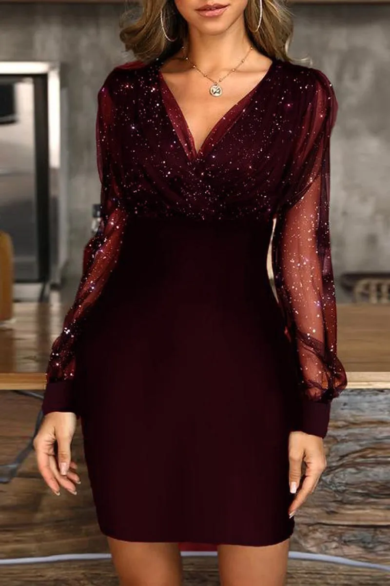 Vestido Lucy Curto com Brilho e Transparência